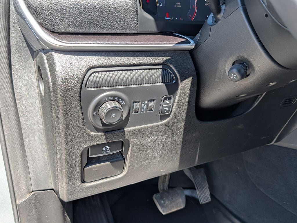2024 Jeep Wagoneer Base