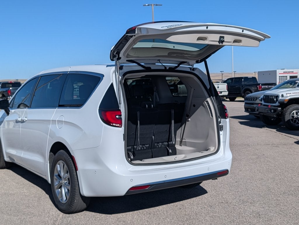 2024 Chrysler Pacifica Touring L AWD