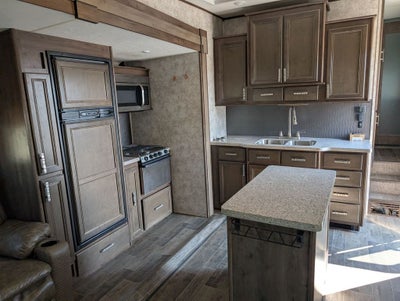 2018 Highland Ridge Mesa Ridge 5th Wheel M-337RLS