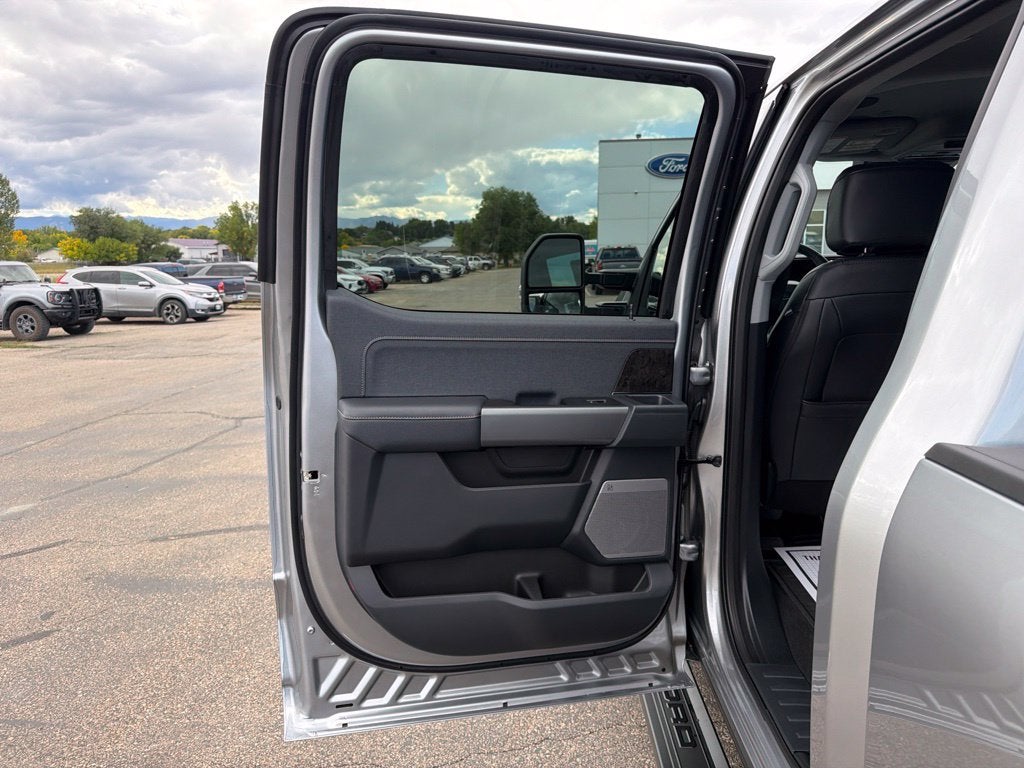 2027 Ford F-350SD Lariat Black Appearance Pkg.