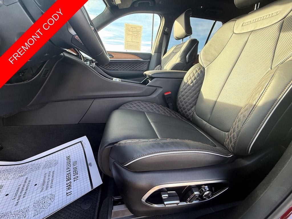 2025 Jeep Grand Cherokee Summit Reserve